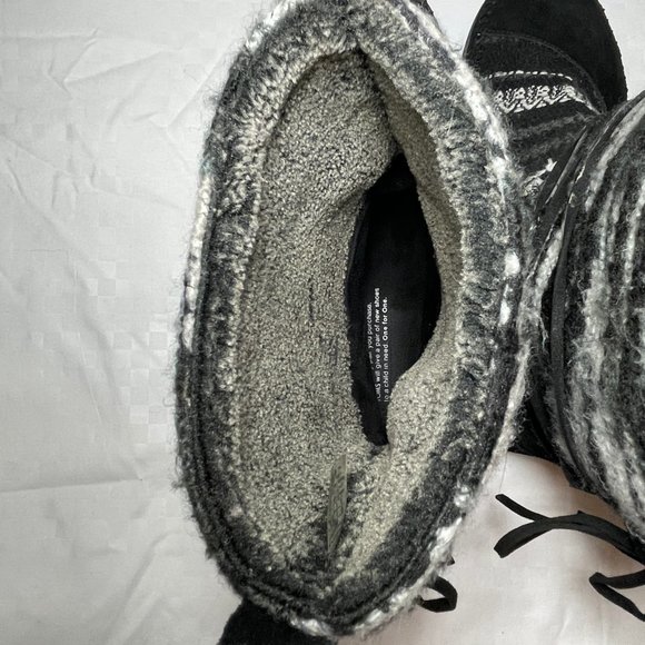 TOMS Nepal Mixed Woven Fleece Lined Suede Moccasin Boots - Picture 8 of 10